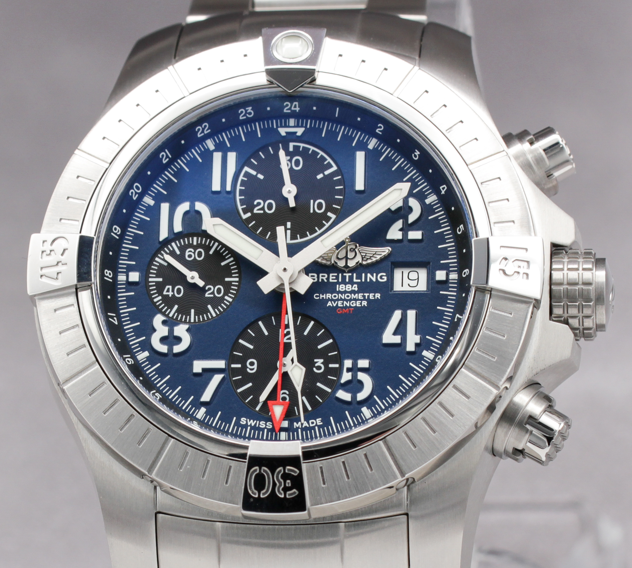 Breitling Avenger Chronograph GMT 45 ref. A24315101C1A1 — dial view