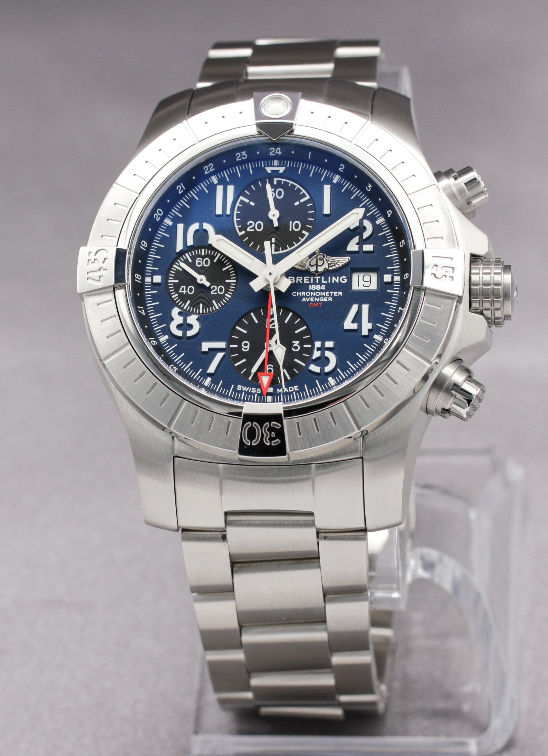 Breitling Avenger Chronograph GMT 45 ref. A24315101C1A1 — front view