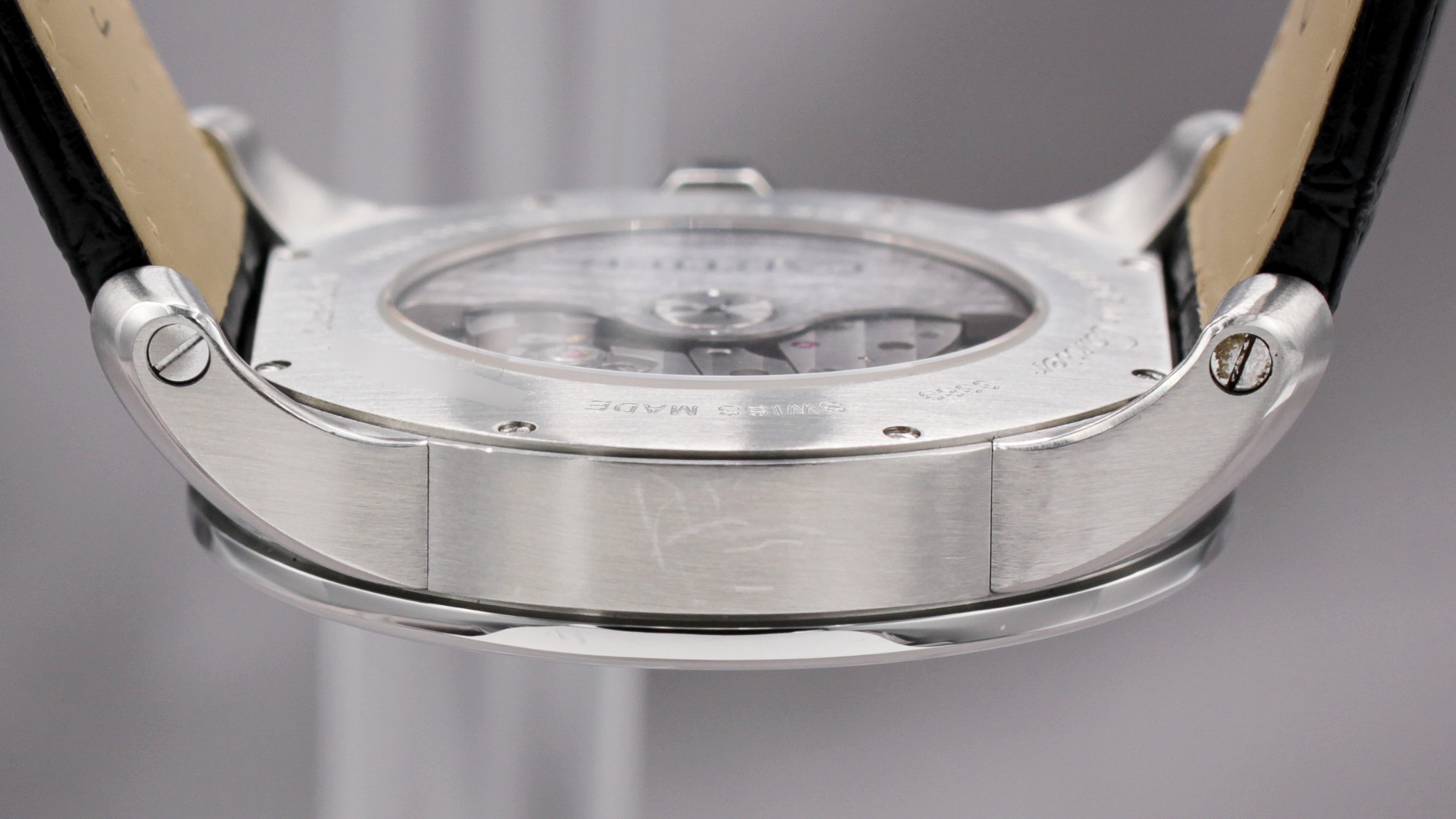 Cartier Calibre de Cartier ref. W7100037 — case-side view