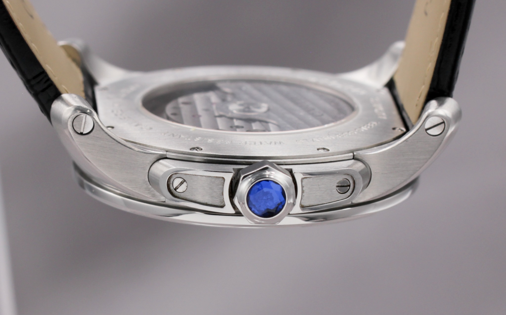 Cartier Calibre de Cartier ref. W7100037 — crown-side view